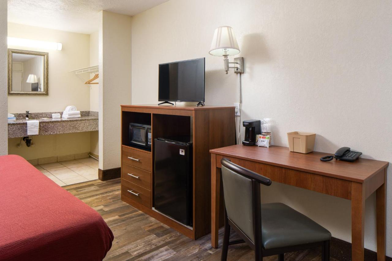 Americana Inn A Travelodge By Wyndham Pigeon Forge Bagian luar foto