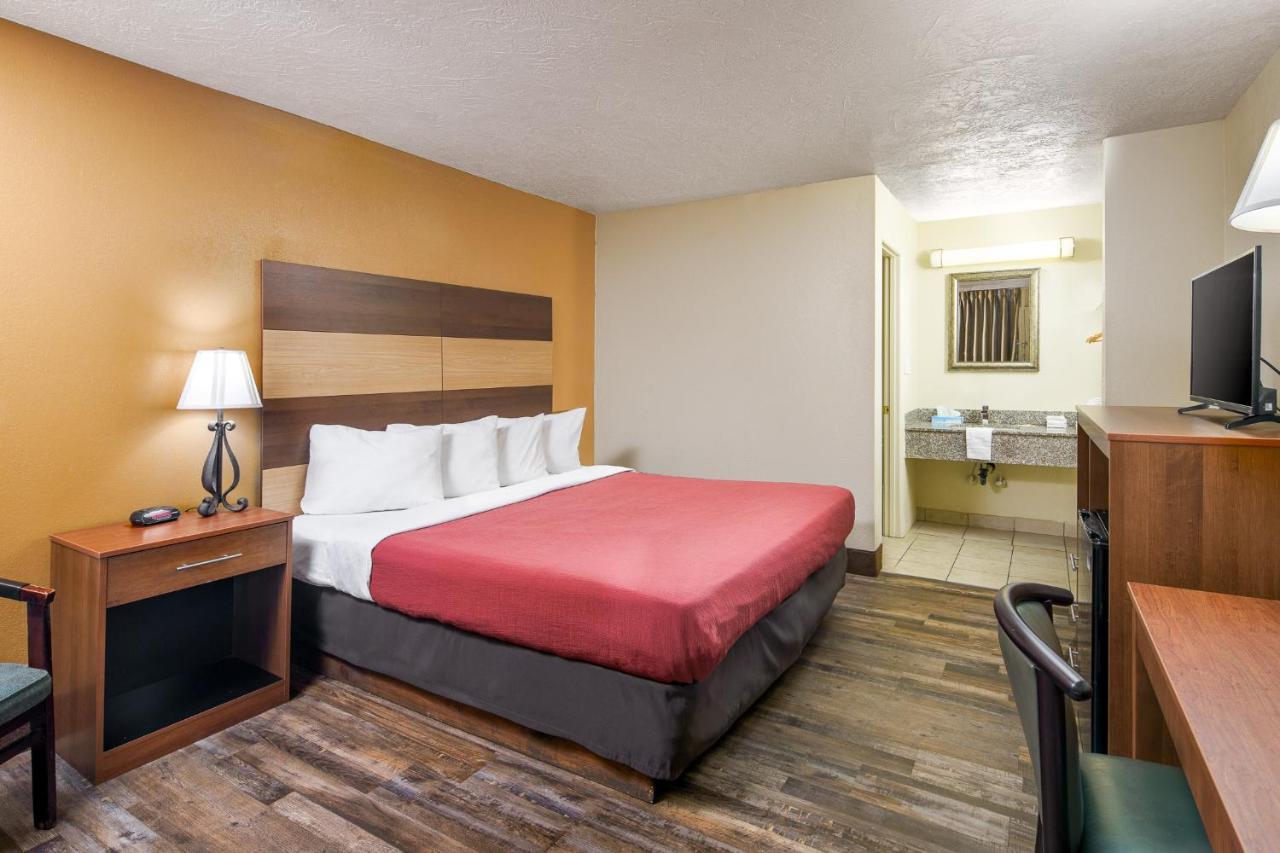 Americana Inn A Travelodge By Wyndham Pigeon Forge Bagian luar foto