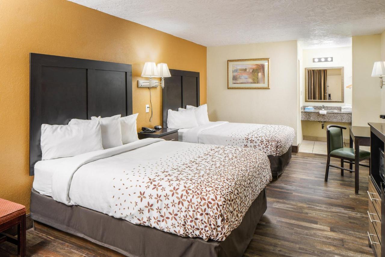 Americana Inn A Travelodge By Wyndham Pigeon Forge Bagian luar foto
