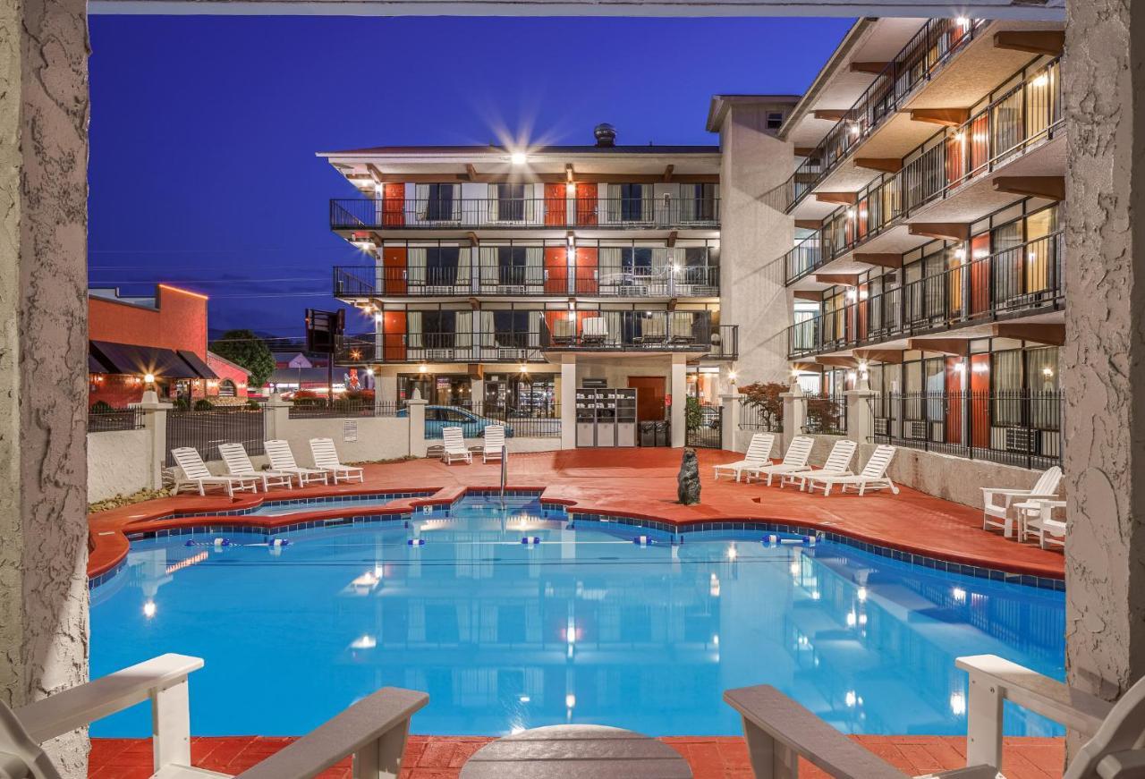 Americana Inn A Travelodge By Wyndham Pigeon Forge Bagian luar foto