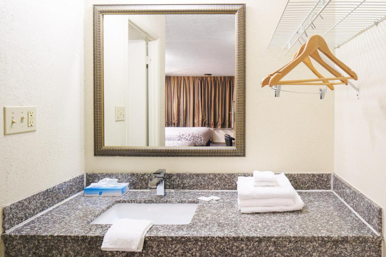 Americana Inn A Travelodge By Wyndham Pigeon Forge Bagian luar foto