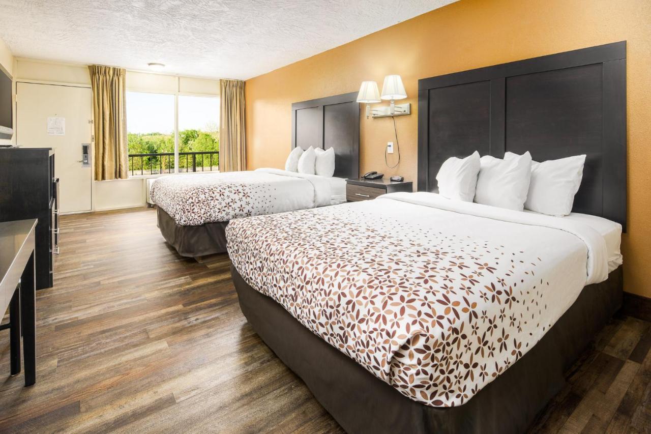 Americana Inn A Travelodge By Wyndham Pigeon Forge Bagian luar foto