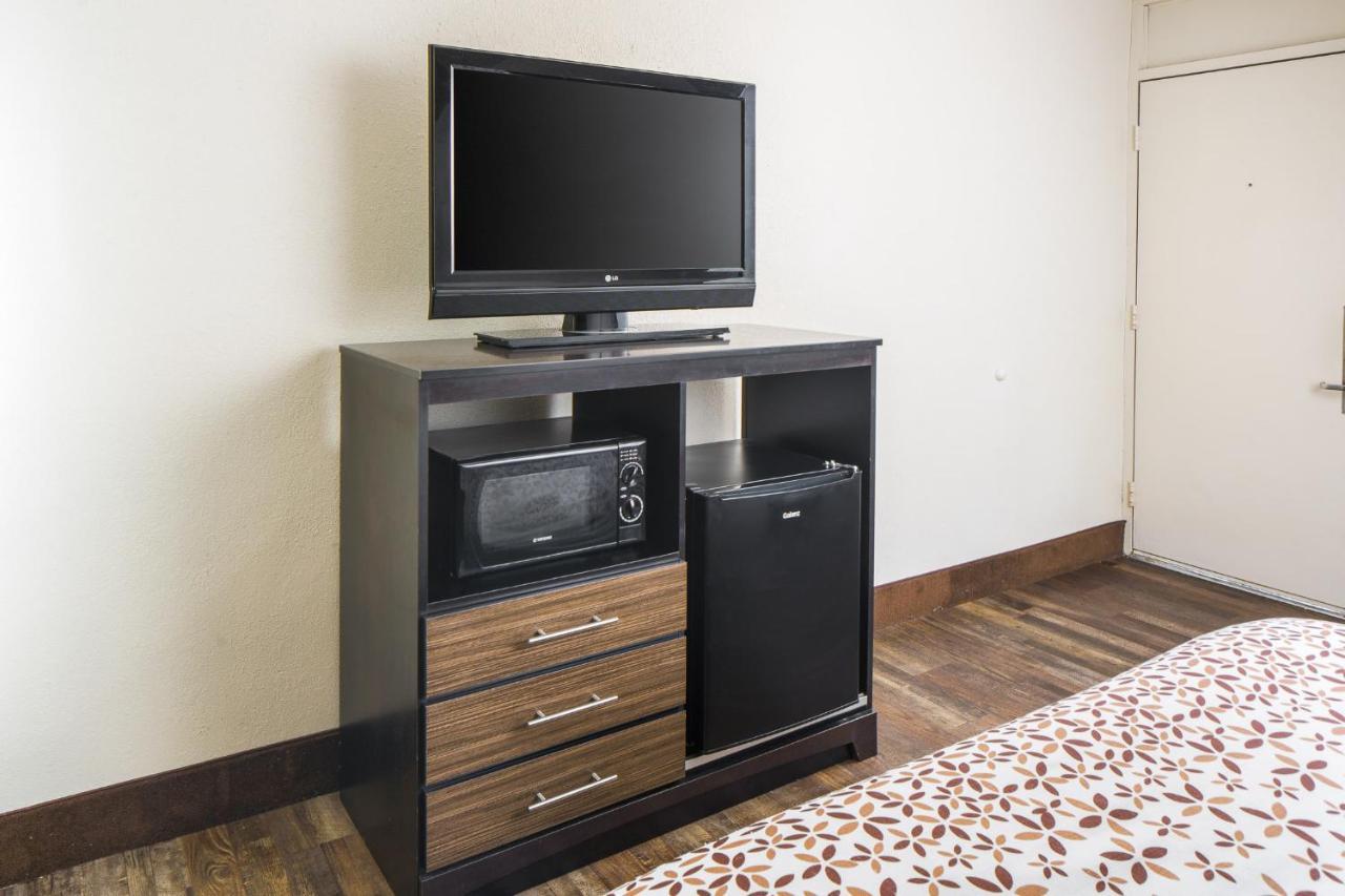 Americana Inn A Travelodge By Wyndham Pigeon Forge Bagian luar foto