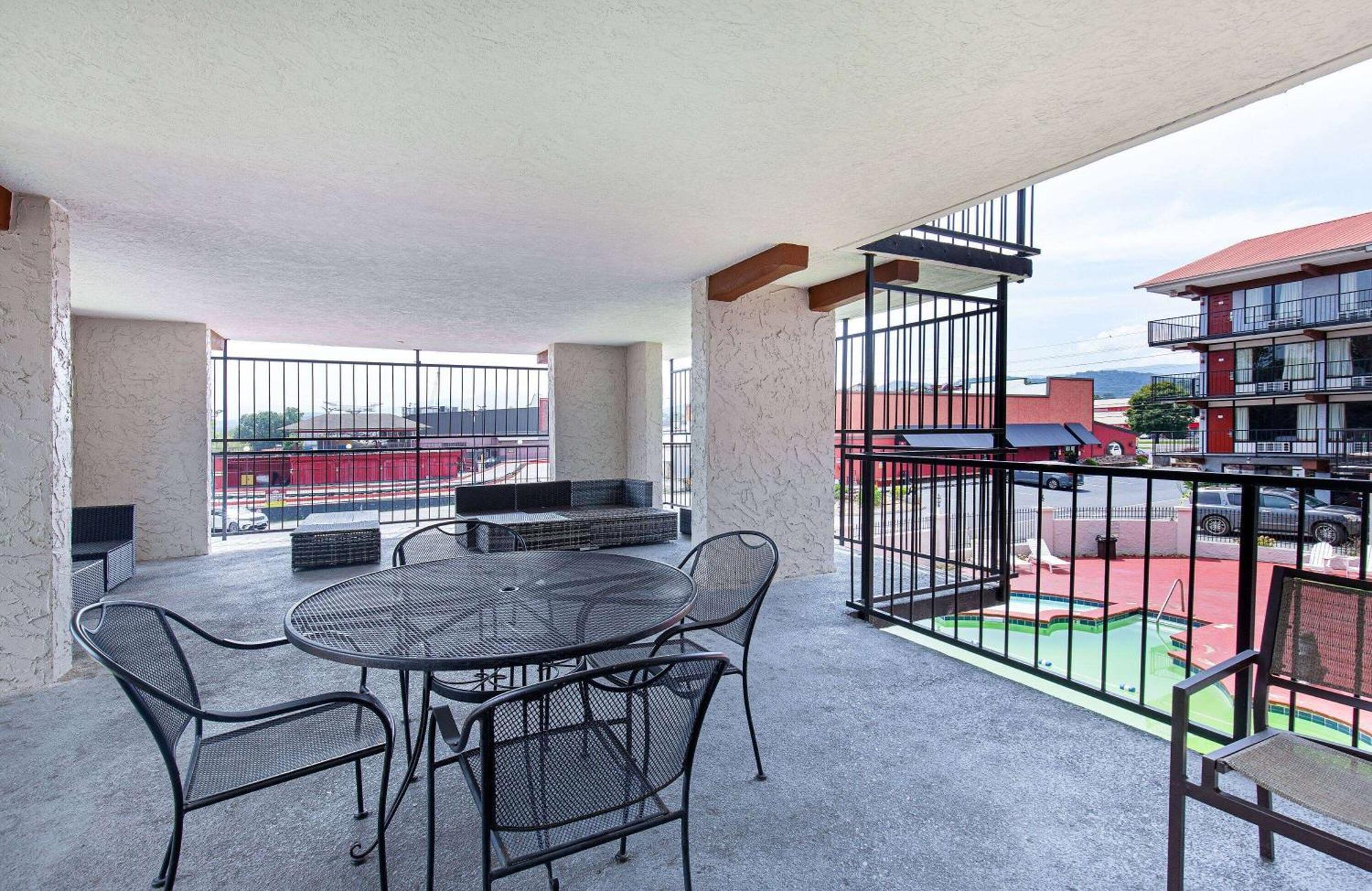 Americana Inn A Travelodge By Wyndham Pigeon Forge Bagian luar foto