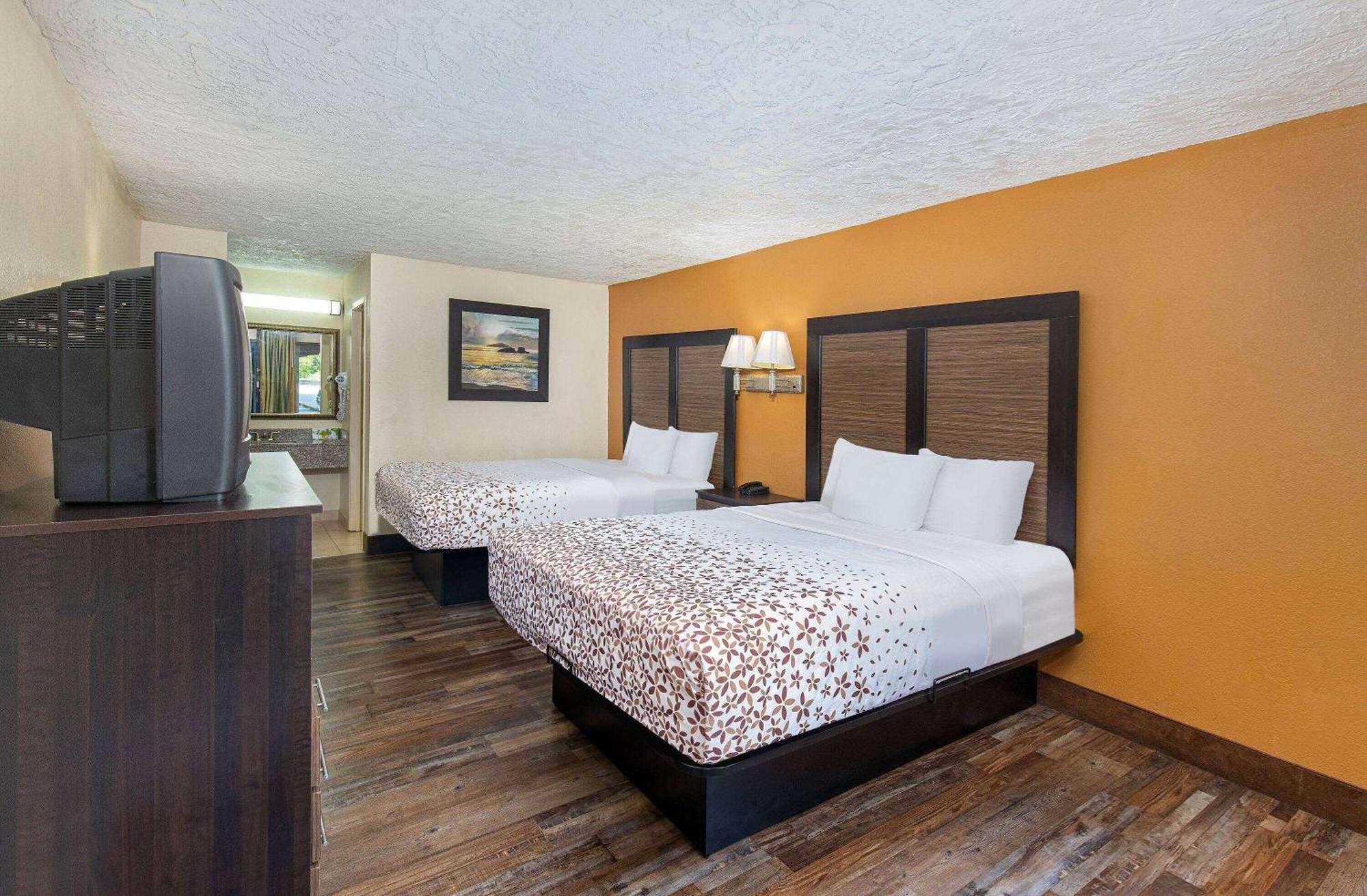 Americana Inn A Travelodge By Wyndham Pigeon Forge Bagian luar foto