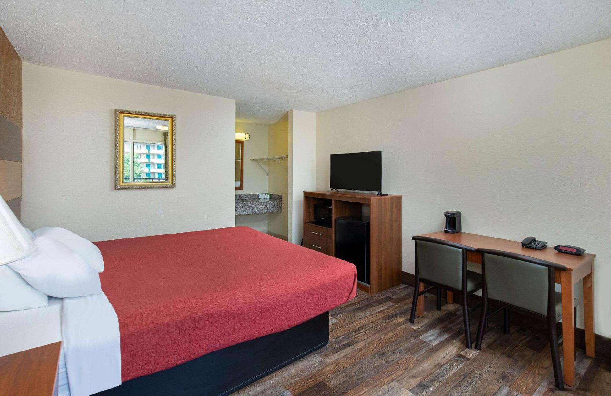 Americana Inn A Travelodge By Wyndham Pigeon Forge Bagian luar foto