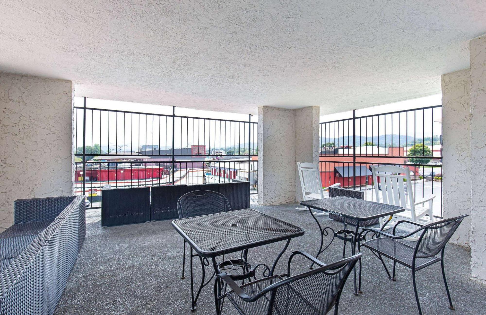 Americana Inn A Travelodge By Wyndham Pigeon Forge Bagian luar foto