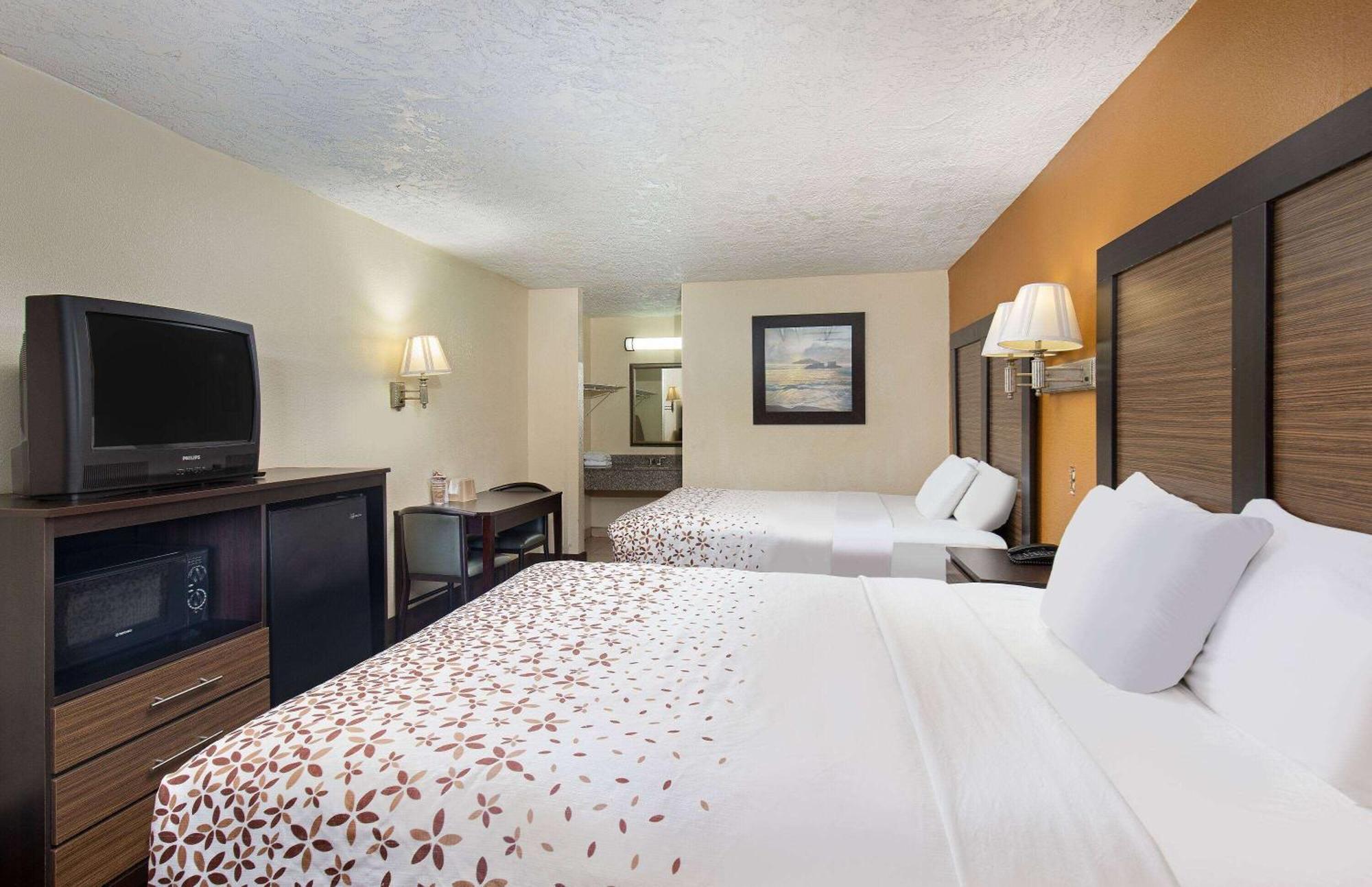 Americana Inn A Travelodge By Wyndham Pigeon Forge Bagian luar foto