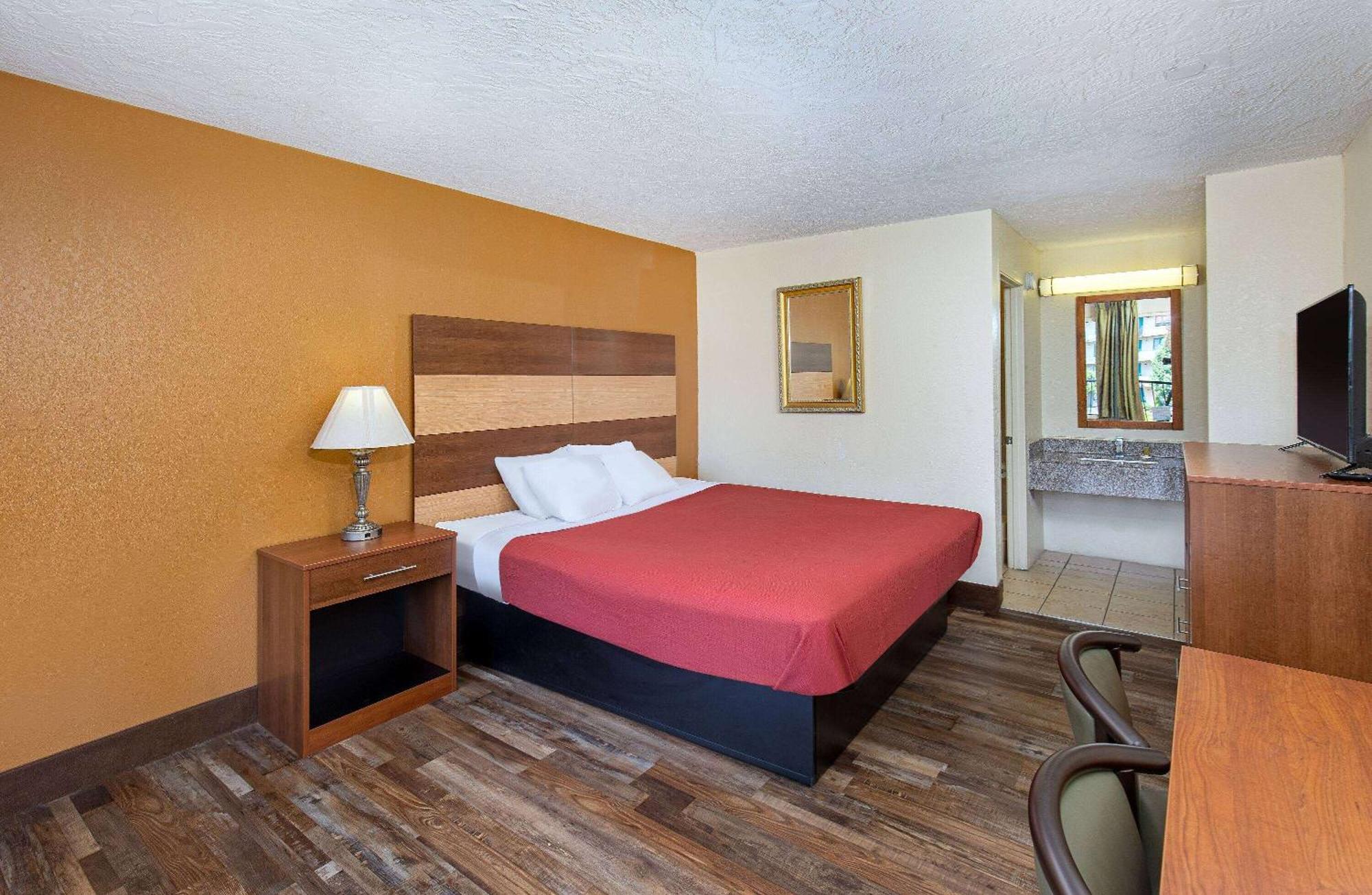 Americana Inn A Travelodge By Wyndham Pigeon Forge Bagian luar foto