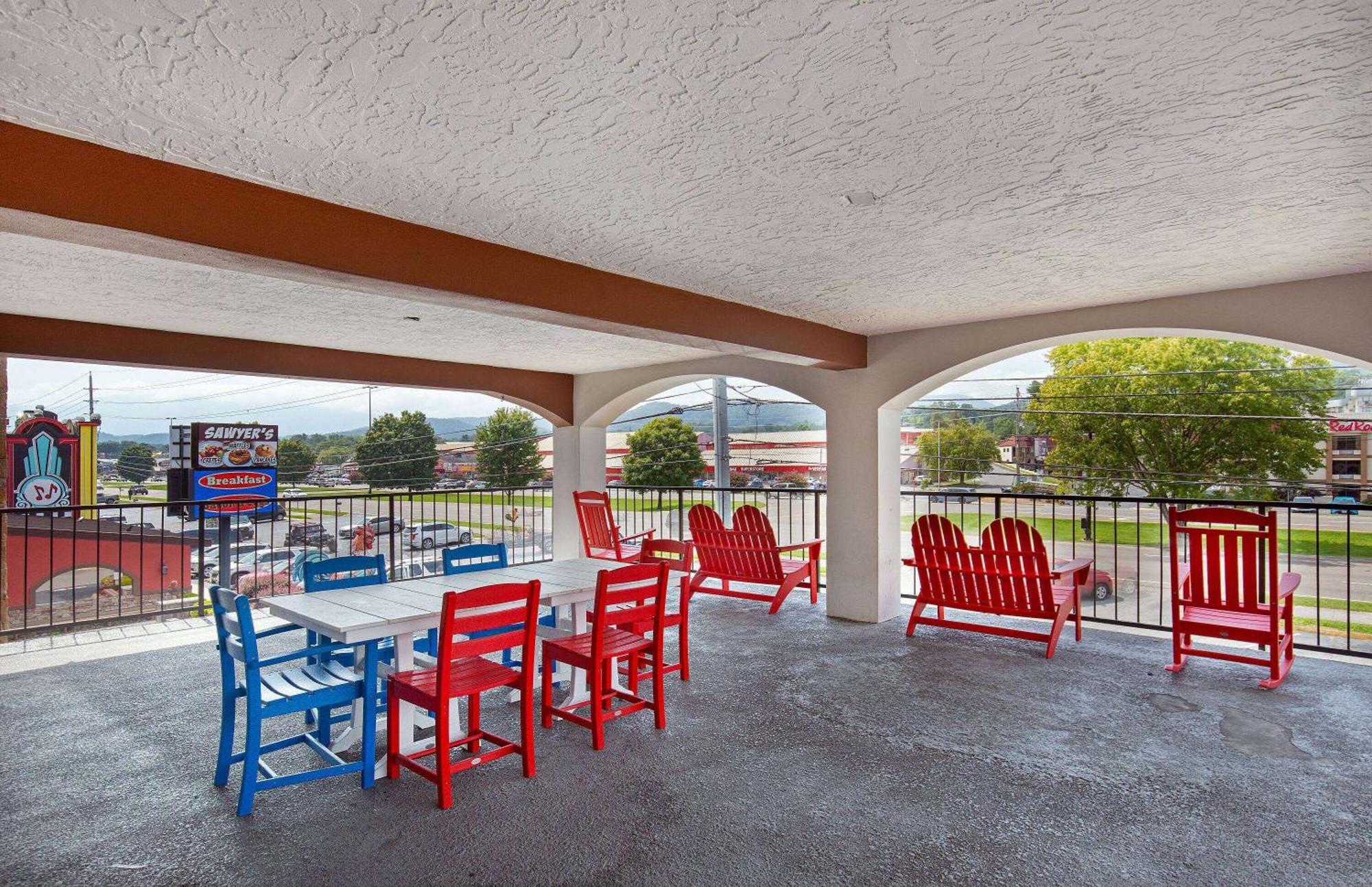 Americana Inn A Travelodge By Wyndham Pigeon Forge Bagian luar foto