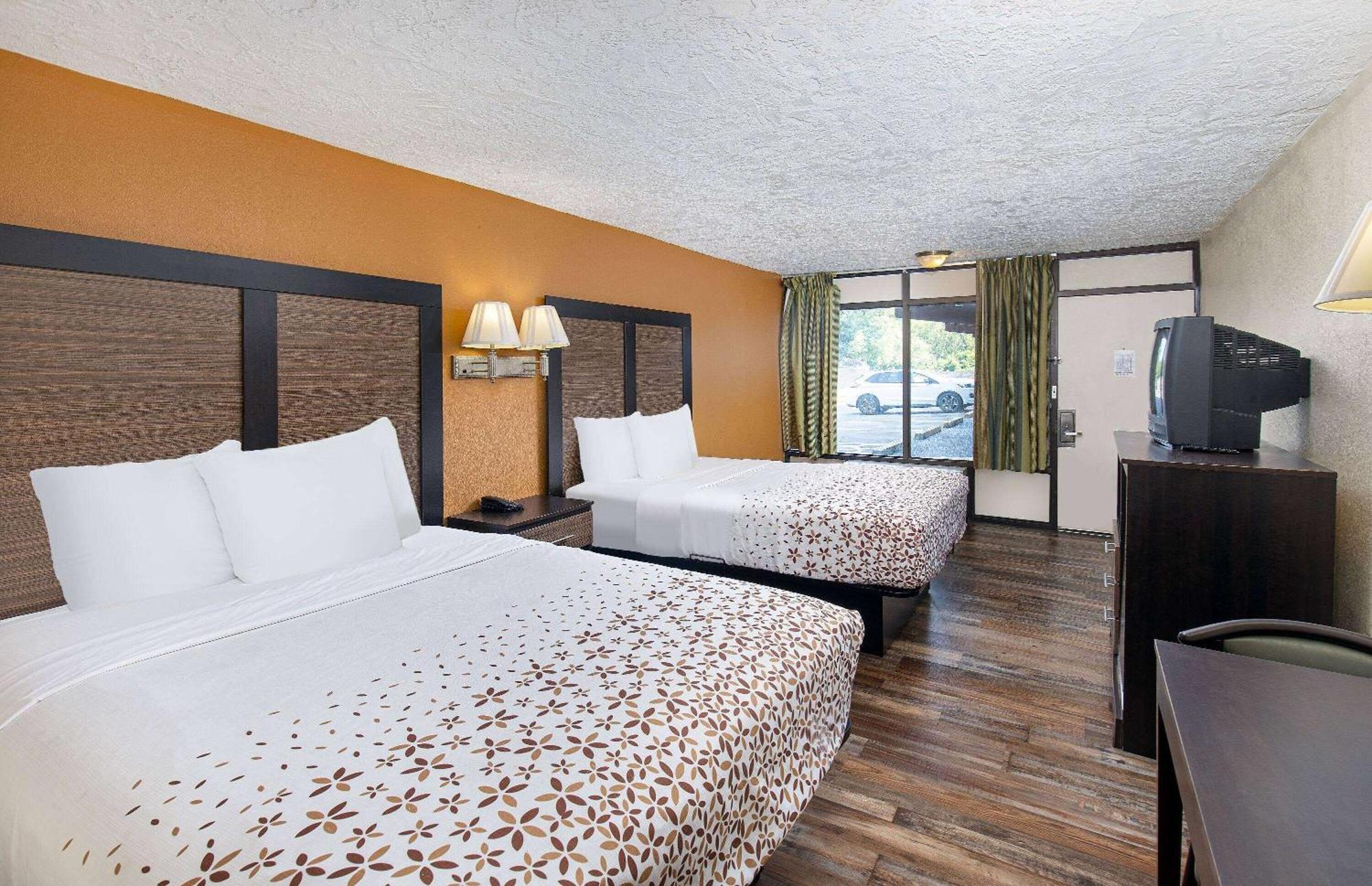 Americana Inn A Travelodge By Wyndham Pigeon Forge Bagian luar foto