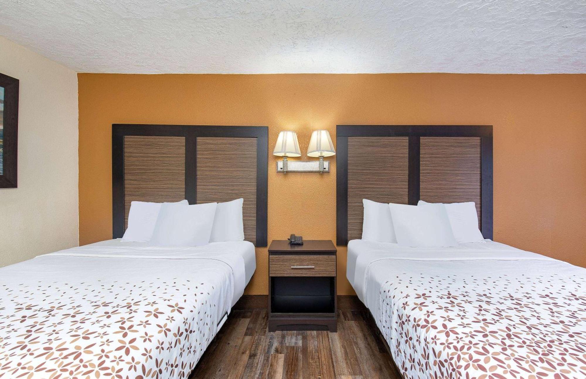Americana Inn A Travelodge By Wyndham Pigeon Forge Bagian luar foto