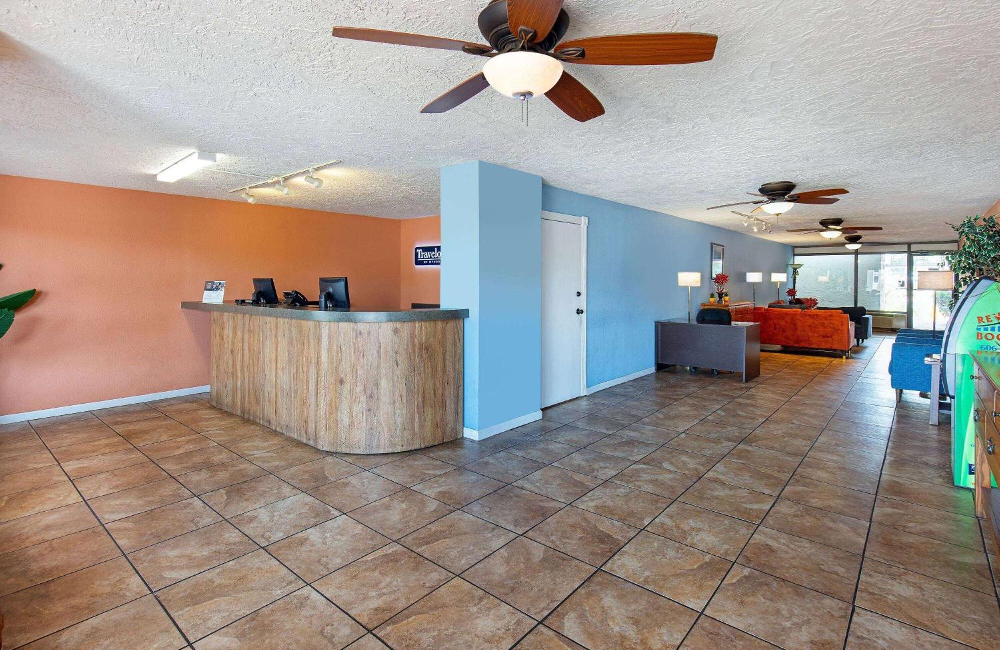 Americana Inn A Travelodge By Wyndham Pigeon Forge Bagian luar foto