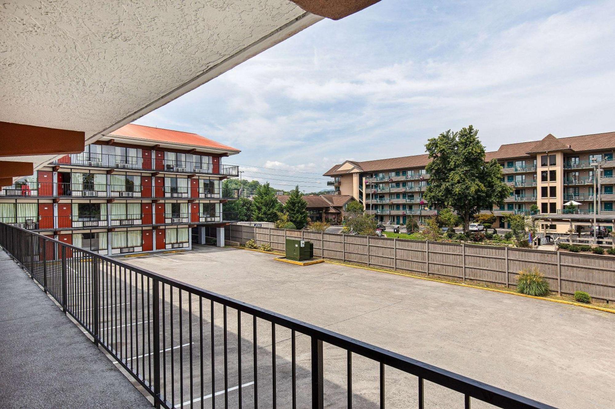 Americana Inn A Travelodge By Wyndham Pigeon Forge Bagian luar foto