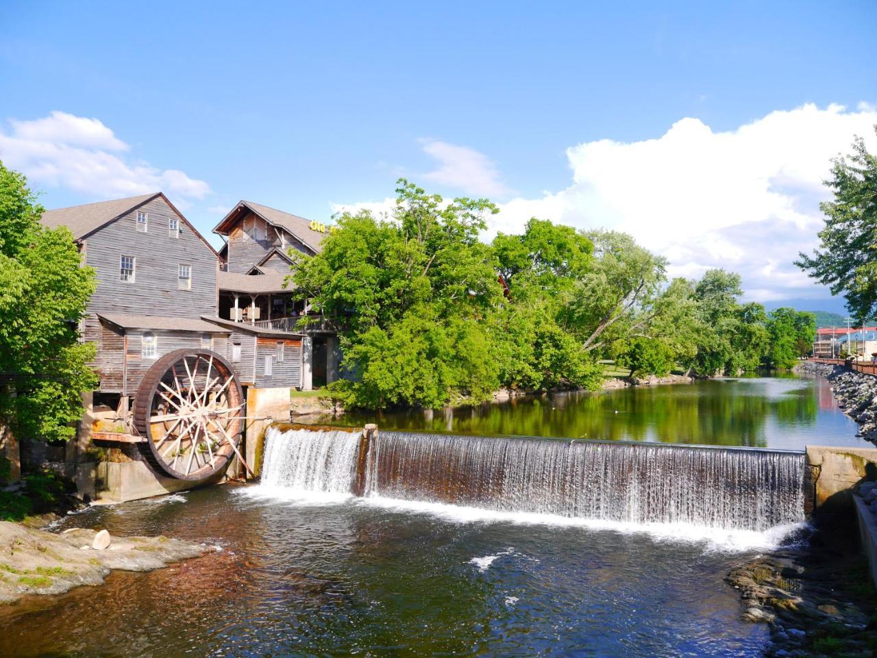 Americana Inn A Travelodge By Wyndham Pigeon Forge Bagian luar foto